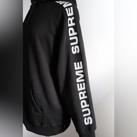 COPY - SUPREME Authentic Black Hoodie with Silver Metallic Logo Sleeves • M - Picture 6 of 10